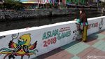 Serbuk Penghilang Bau Ditebar di Kali Item