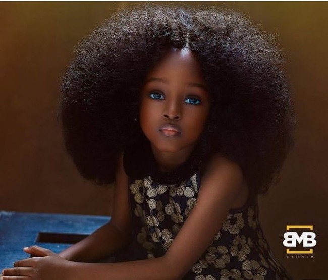 Di balik kamera fotografer Mofe Bamuyiwa, kecantikan eksotis Jare yang berkulit gelap, rambut keriting dan mata hitam besar yang tampak berkilauan, terlihat sangat memukau. Foto: Instagram/@mofebamuyiwa