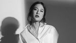 Hitam Putih ala Raisa dan Dian Sastrowardoyo