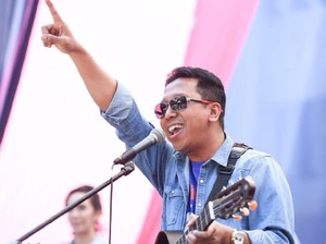 Candil dan Rommy Ramaikan Konser Reuni ITB 93