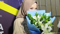 Kok malu-malu sih Dew? Foto: (Saras/detikhot)