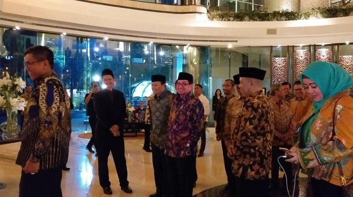 Elite PKS dan PD Bersiap Sambut SBY di Lobi Hotel