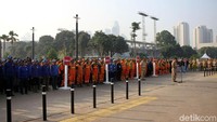 Hadir juga dalam apel tersebut Kepala Dinas Sumber Daya Air Teguh Hendrawan, Kepala Dinas Lingkungan Hidup Isnawa Adji, dan Wali Kota Jakarta Pusat Bayi Megantara.
