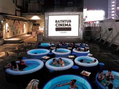 Berendam Sambil Nonton Bioskop, Mau? Berendam Sambil Nonton Bioskop, Mau?