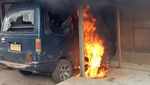 Penampakan Brutalnya Bentrok di Jambi, Mobil dan Motor Dibakar