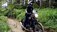 Berangkat dari Malang, Derby menempuh jarak kurang lebih 120 Km pulang-pergi (PP) ke Bromo. Derby melewati trek offroad yang menantang. (dok. Istimewa)