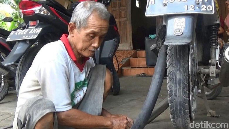 Bikin Haru, Kakek Penambal Ban di Semarang Ini Akhirnya Naik Haji Bikin Haru, Kakek Penambal Ban di Semarang Ini Akhirnya Naik Haji
