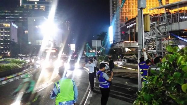 JPO Bundaran HI Mulai Dirobohkan, Lalin Resmi Ditutup