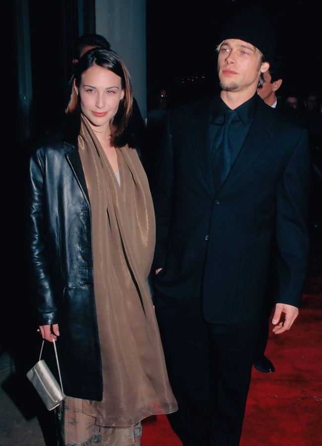 Tatapan yang fierce ketika Brad Pitt mengencani Claire Forlani. Foto: Ist.