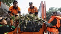 Meskipun dilakukan setiap hari, kontribusi masyarakat untuk tak membuang sampah ke Danau Sunter tetap dibutuhkan agar danau tersebut tak hanya indah saat Asian Games 2018 saja tetapi dapat terus terjaga hingga selanjutnya.