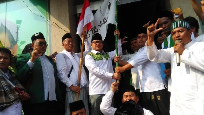 Cak Imin Sambut Santri yang Jalan Kaki Ciamis-Jakarta