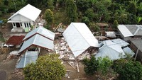 Gempa berkekuatan 6,4 SR di Desa Sajang, Lombok Timur, Nusa Tenggara Barat (NTB) menghancurkan ribuan rumah warga. Antara Foto/Akbar Nugroho Gumay.