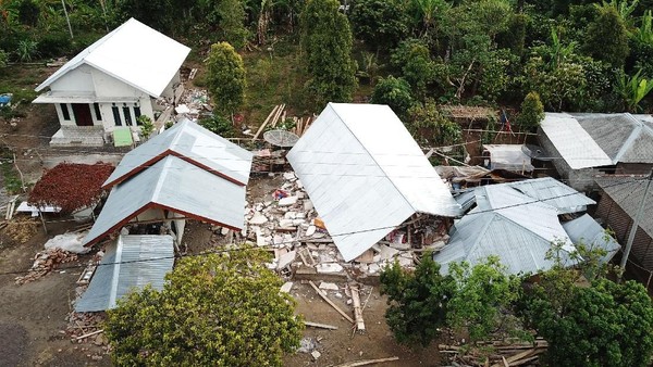 Melihat Dampak Kerusakan Gempa Berkekuatan 6,4 SR di Lombok