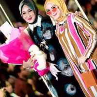 Pada hari Minggu (29/07/2018), Ryana tampil menjadi muse pada pagelaran busana Dian Pelangi di Jakarta Modest Fashion Week (JMFW) 2018.  Foto: Instagram/Ryana_dea