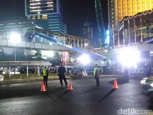 JPO Bundaran HI Mulai Dirobohkan