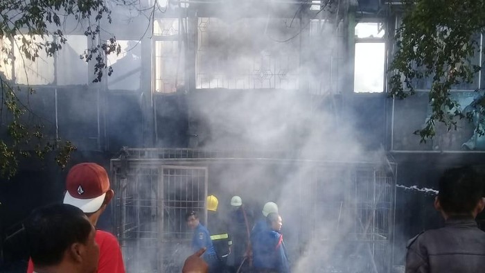 9 Ruko dan 3 Rumah di Pasar Kemis Tangerang Terbakar