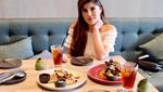 Selebgram Dita Soedarjo Selalu Tampil Cantik Saat Minum Teh hingga Makan Es Krim