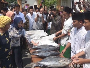 Menteri Susi Sumbang 5 Ton Ikan Tuna dan Sentra Kuliner untuk Santri