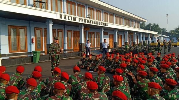 TNI Terjunkan Kopasuss Percepat Evakuasi Pendaki Gunung Rinjani