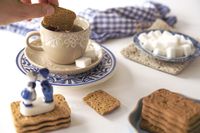 Celup Biskuit dalam Teh Ternyata Dianggap Etika Buruk Saat di Kantor 