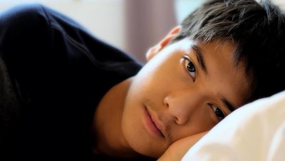 Deretan Foto Iqbaal Dilan di Tempat Tidur Ini Bikin Wanita Lemas