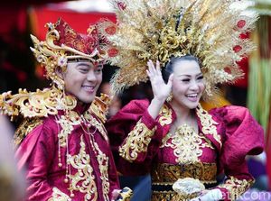 Cantiknya Pedangdut Fitri Carlina di Banyuwangi Ethno Carnival