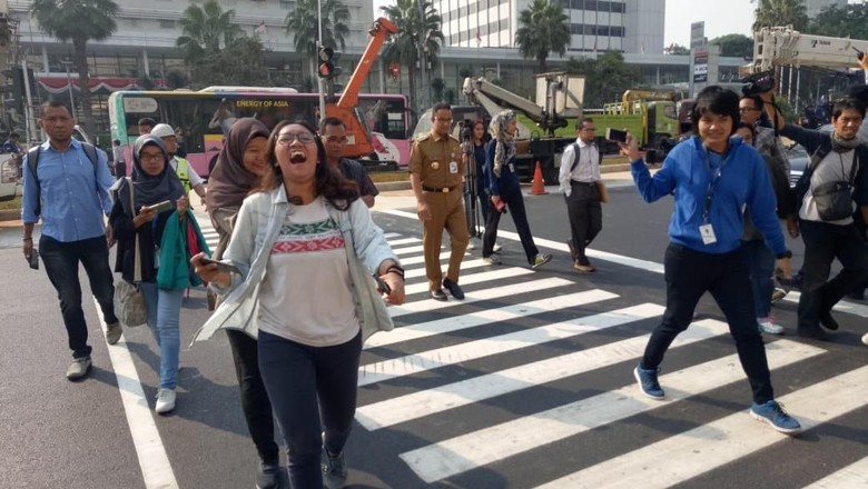 Pasang Pelican Crossing di Thamrin, Anies: Hormati Pejalan Kaki Pasang Pelican Crossing di Thamrin, Anies: Hormati Pejalan Kaki
