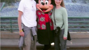 Fokus ke Mickey Mouse saja. Foto: Brightside