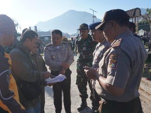 2 Helikopter Disiagakan Evakuasi Ratusan Pendaki di Gunung Rinjani