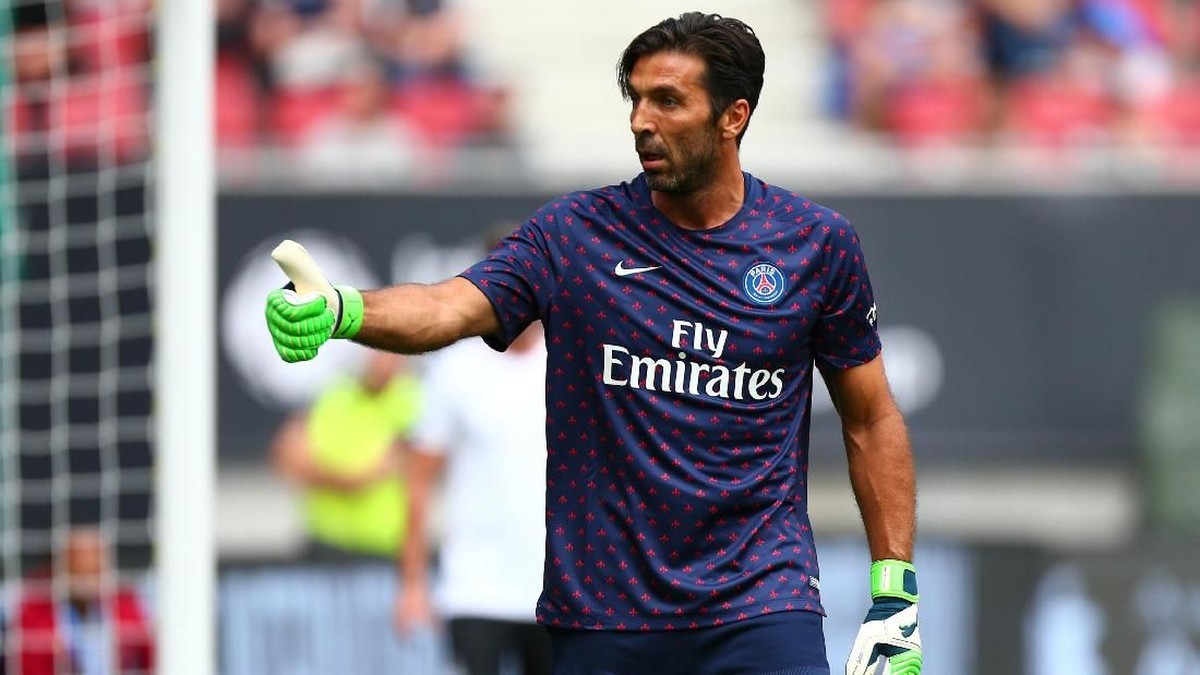 Gianluigi Buffon tak selalu jadi pilihan pertama di PSG. (Foto: Lisi Niesner/Reuters)