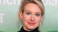 Elizabeth Holmes seorang penemu dan wirausahawan Amerika menjadi miliarder wanita termuda. Namanya pun sempat ada di 100 orang paling berpengaruh TIME tahun 2015. Sayang, akibat berbagai tuduhan, kekayaannya hilang. Ranked.com/Istimewa. Ranked.com/Istimewa.