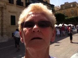 Salah Minta Tolong Orang, Foto Liburan Jadi Berantakan