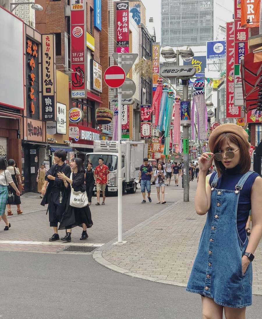 Gaya Kocak Chika Jessica kala Liburan di Jepang