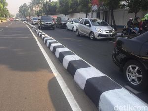 Soal Warna-warni Pembatas Jalan, Sandi: Jangan Saling Menyalahkan