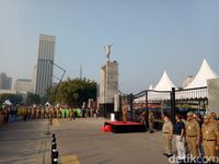 Anies Pimpin Apel Kebersihan Area Trotoar dan Kawasan SUGBK