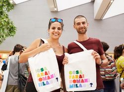 Segarnya Toko Apple di Milan Berdinding Air Mancur