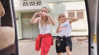 Belum lama ini Nia dan Jedar ikut-ikutan membuat Keke Challenge. Dok. Instagram/ramadhaniabakrie