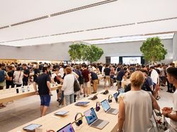 Segarnya Toko Apple di Milan Berdinding Air Mancur