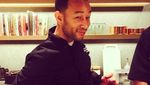 Begini Serunya Momen Makan Ayam Goreng Hingga Gelato Penyanyi John Legend