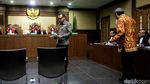 Sidang Perdana Keponakan dan Orang Dekat Novanto