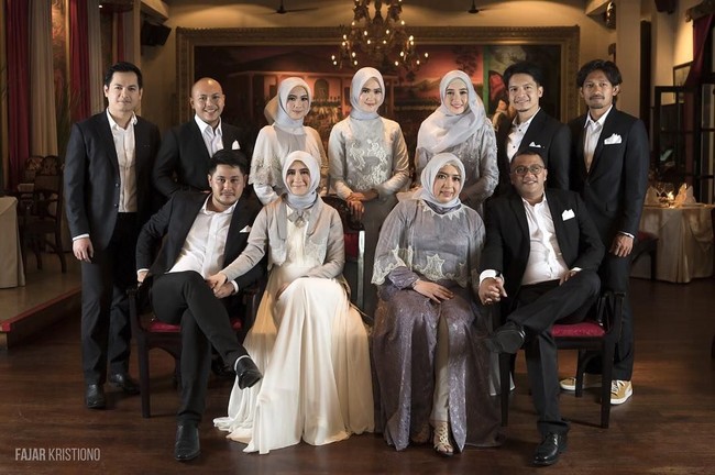 Baru-baru ini, aktris sinetron Dunia Terbalik itu mendapat protes dari netizen karena tampil tak berhijab dalam sinetron tersebut. Namun kabarnya, shooting sinetron dilakukan sebelum ia berhijab. Foto: Instagram/Ryana_dea