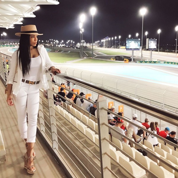 Di Abu Dhabi, Keshia menyempatkan waktu buat nonton balapan F1. Keshia diketahui berasal dari Toronto, Kanada, sama seperti Drake. (Instagram/Keshia Chante)
