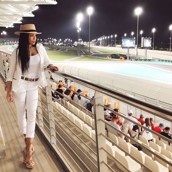 Di Abu Dhabi, Keshia menyempatkan waktu buat nonton balapan F1. Keshia diketahui berasal dari Toronto, Kanada, sama seperti Drake. (Instagram/Keshia Chante) Di Abu Dhabi, Keshia menyempatkan waktu buat nonton balapan F1. Keshia diketahui berasal dari Toronto, Kanada, sama seperti Drake. (Instagram/Keshia Chante)