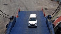 Produksi Kijang ke-2 juta tidak mungkin dicapai tanpa sinergi yang kuat dari hulu ke hilir, mulai dari para pemasok hingga jaringan dealer Toyota di Indonesia. Capaian ini sekaligus memacu komitmen kami untuk bisa mencetak milestone-milestone berikutnya seiring dengan semangat untuk memberikan kontribusi positif terhadap perkembangan industri otomotif nasional, kata Direktur Administrasi, Korporasi dan Hubungan Eksternal TMMIN, Bob Azam. Foto: dok. Toyota