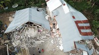 Gempa yang terjadi minggu (29/7/2018) kemarin ini mengakibatkan kerusakan di rumah-rumah warga. Tercatat sekitar 1.000 warga kehilangan rumah mereka akibat gempa. Antara Foto/Akbar Nugroho Gumay.