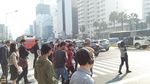 Potret Warga Menyeberang di Pelican Crossing Bundaran HI