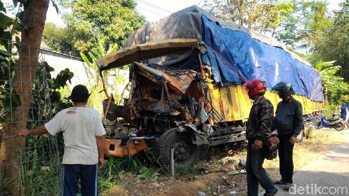 Kecelakaan Beruntun Truk dan Bus di Boyolali Tewaskan 2 Orang