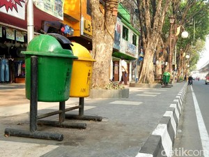 Bukan dari Jerman, Tong Sampah Lokal Berjejer Rapi di Palembang