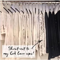 Celana lain yang diatur dalam nuansa warna monokrom. Foto: Dok. Khloe Kardashian