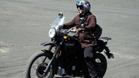Mantan bintang Petualangan Sherina ini pun menganggap touring ke Bromo ini sebagai pengalaman yang berkesan baginya. Kamu pernah touring motor ke Bromo tidak traveler? (dok. Istimewa)
